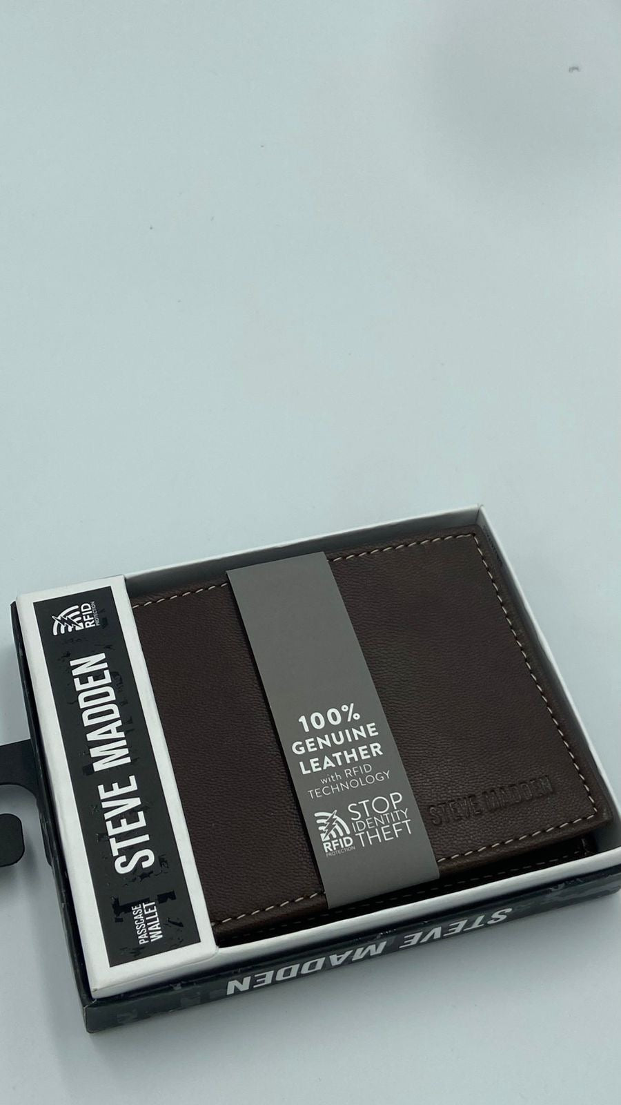 Steve Madden Men's Pebble Leather Passcase Wallet