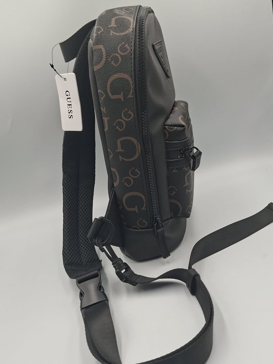 Pechera o mochila cruzada (Sling Bag) Guess
