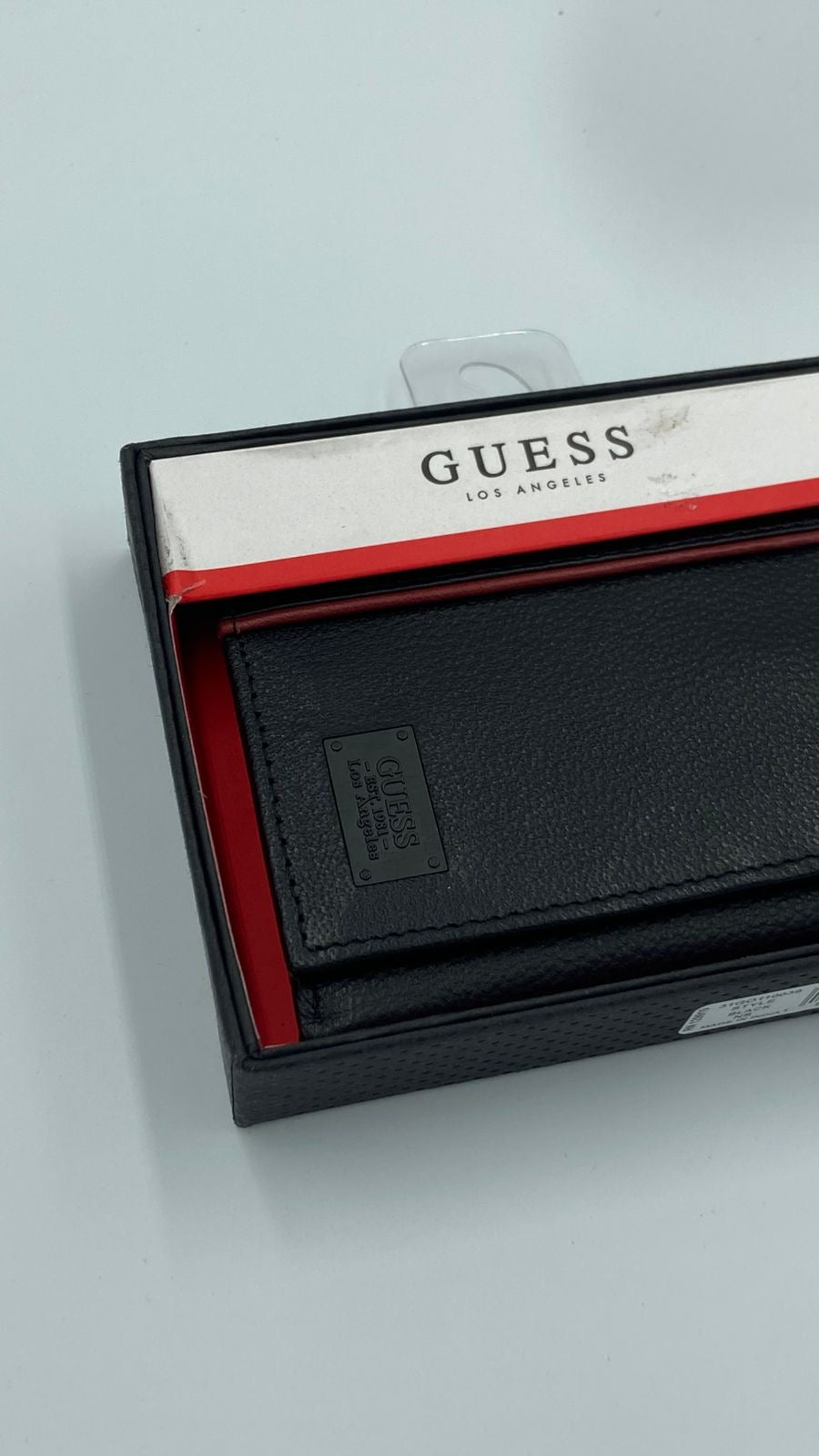 GUESS Los Angeles Men's Pebble Leather Trifold Wallet