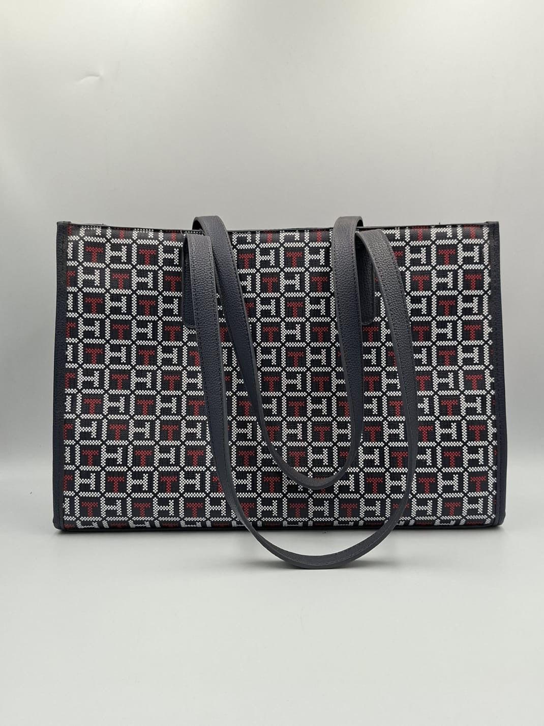 Tommy Tote Iconic