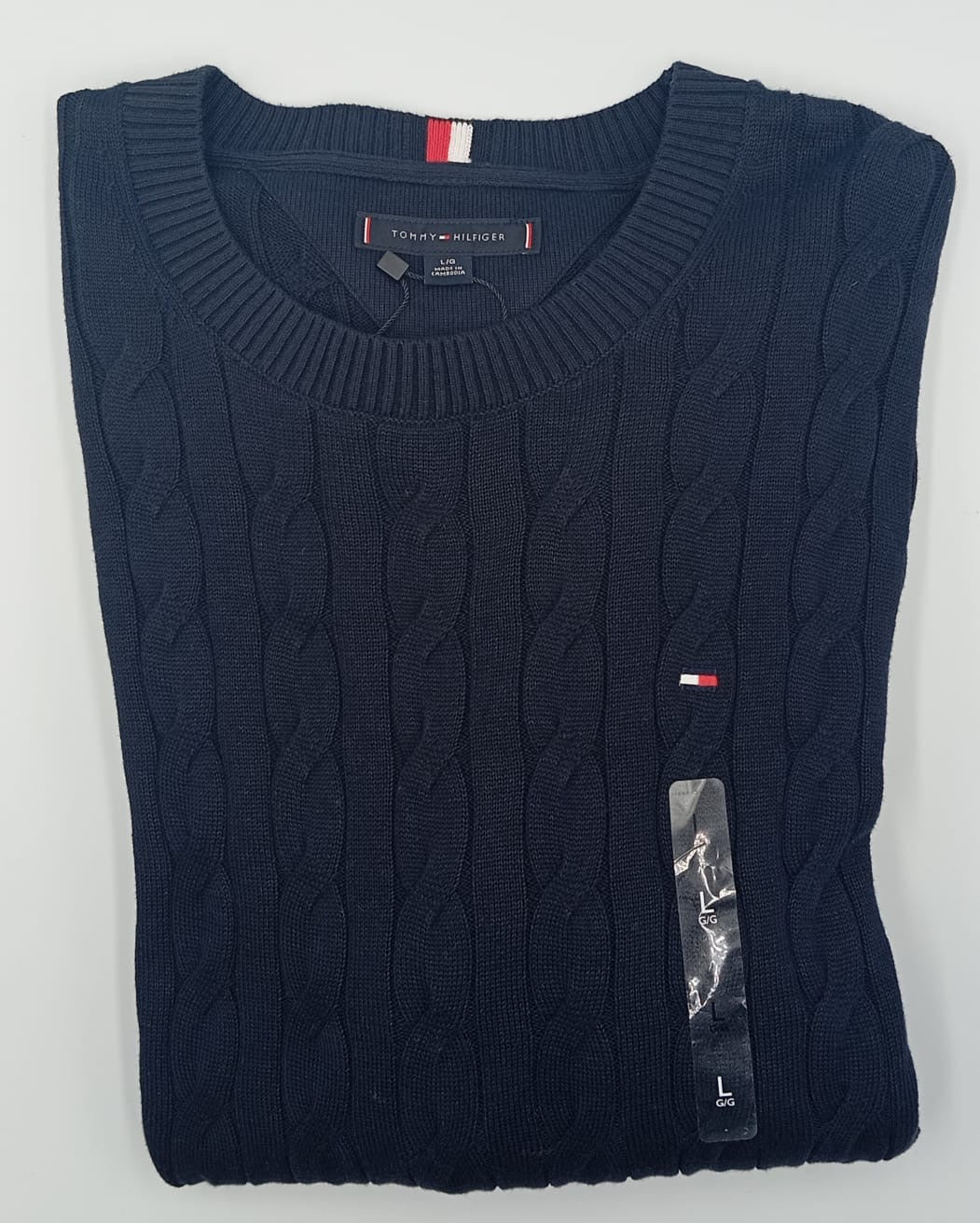 Tommy Hilfiger
Suéter trenzado de cuello redondo para caballero