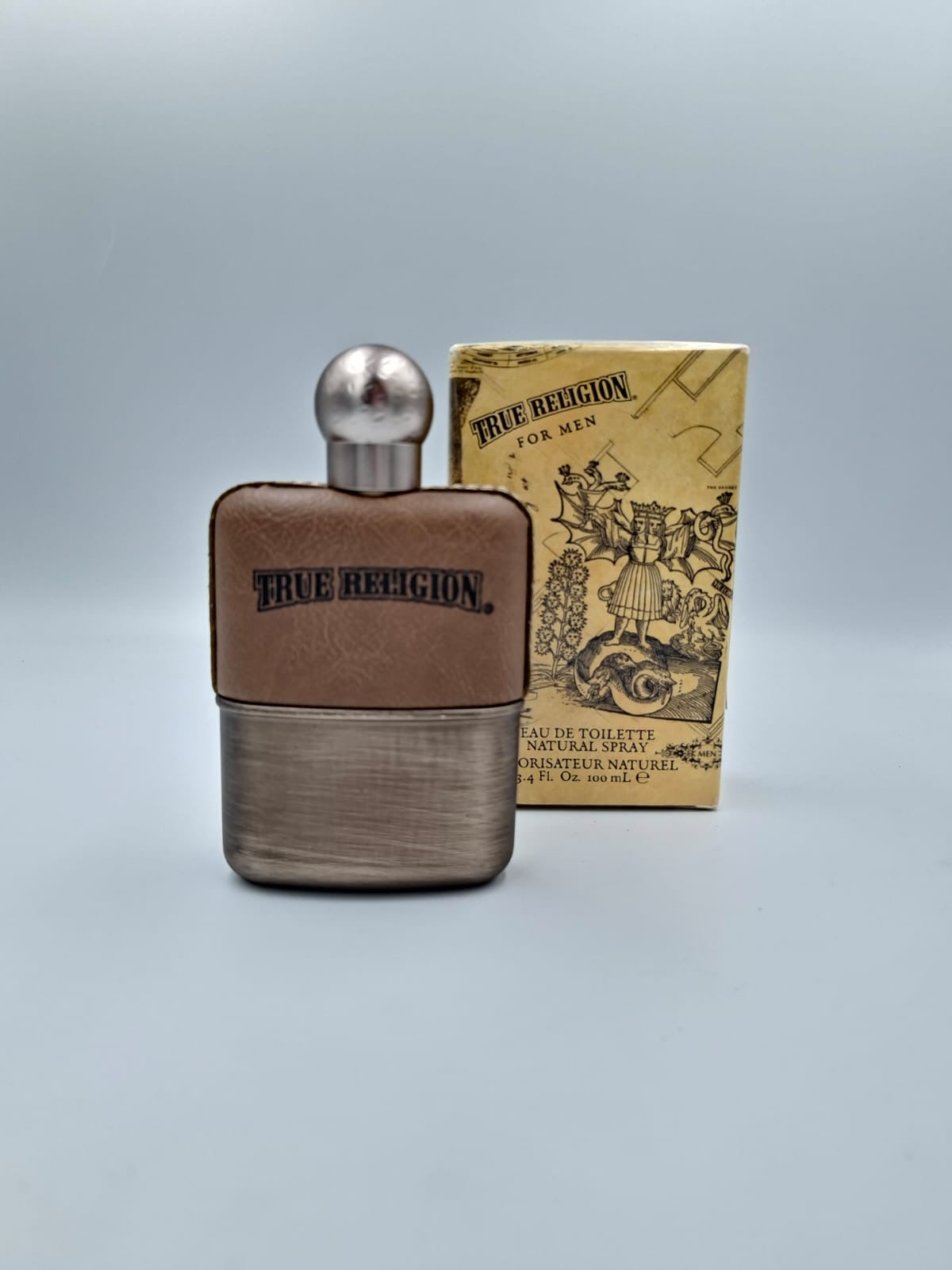True Religion for Men (la fragancia original de la marca lanzada en 2008)