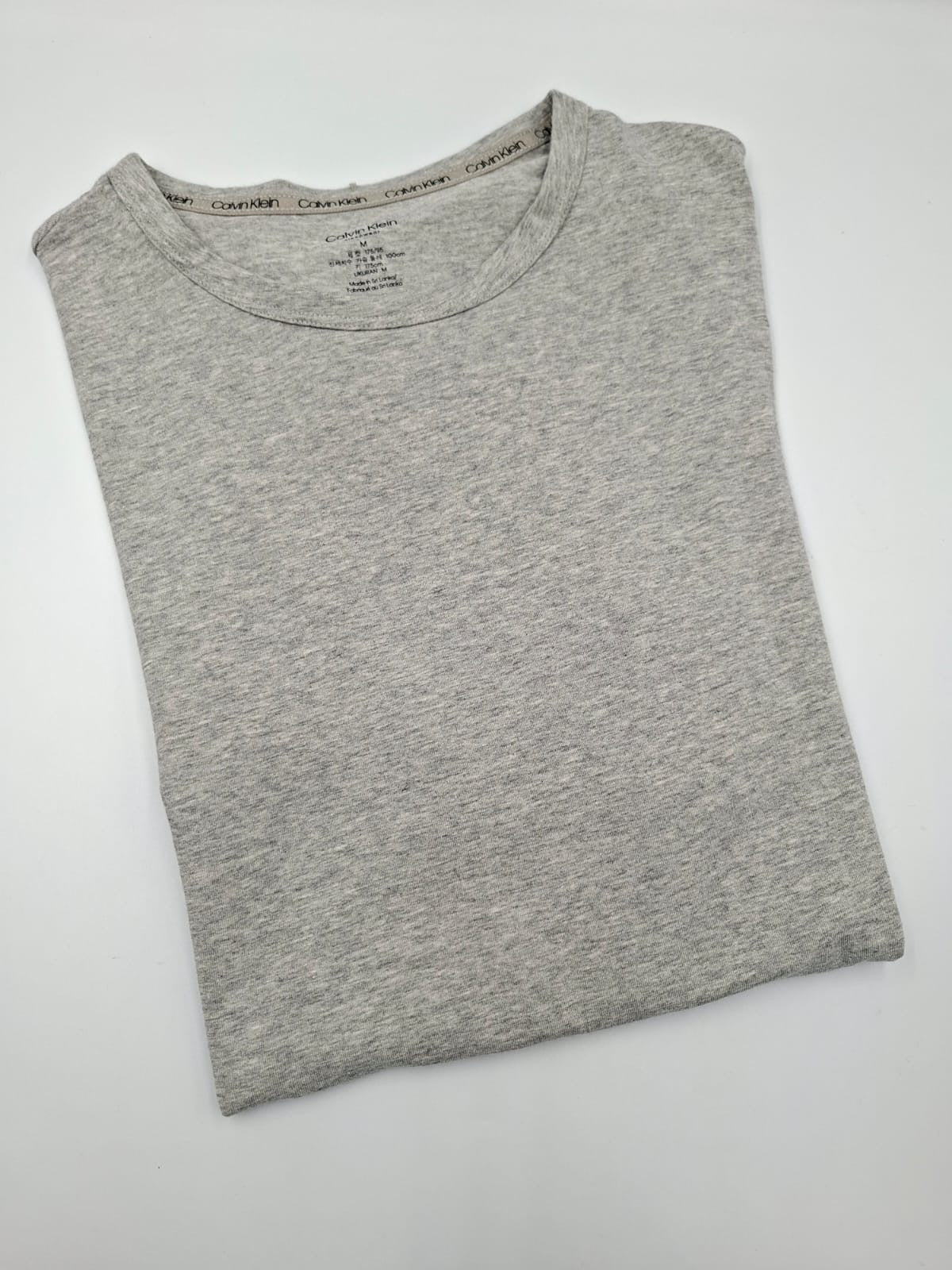 Liquid Cotton" o "Premium Essential Tee
Calvin Klein