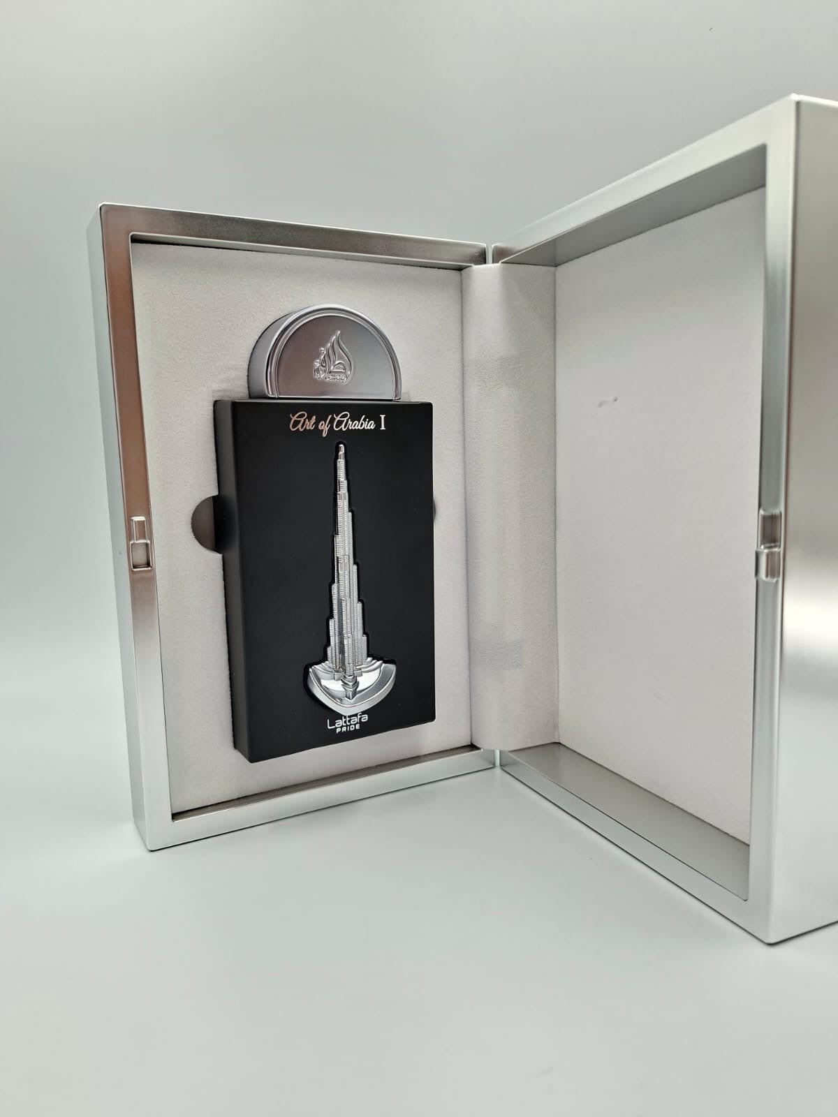 Art of Arabia I de la línea Lattafa Pride, en su presentación de 100 ml (3.4 fl oz)