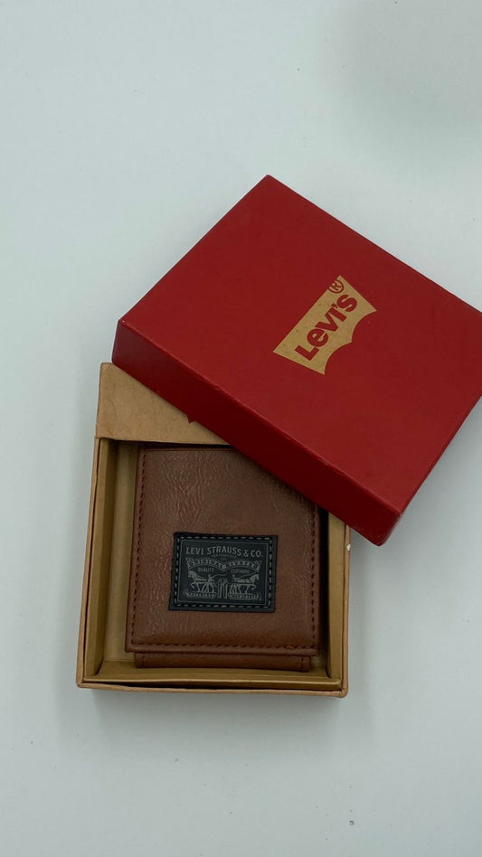 Levi’s Men’s Trifold Wallet With Batwing Patch