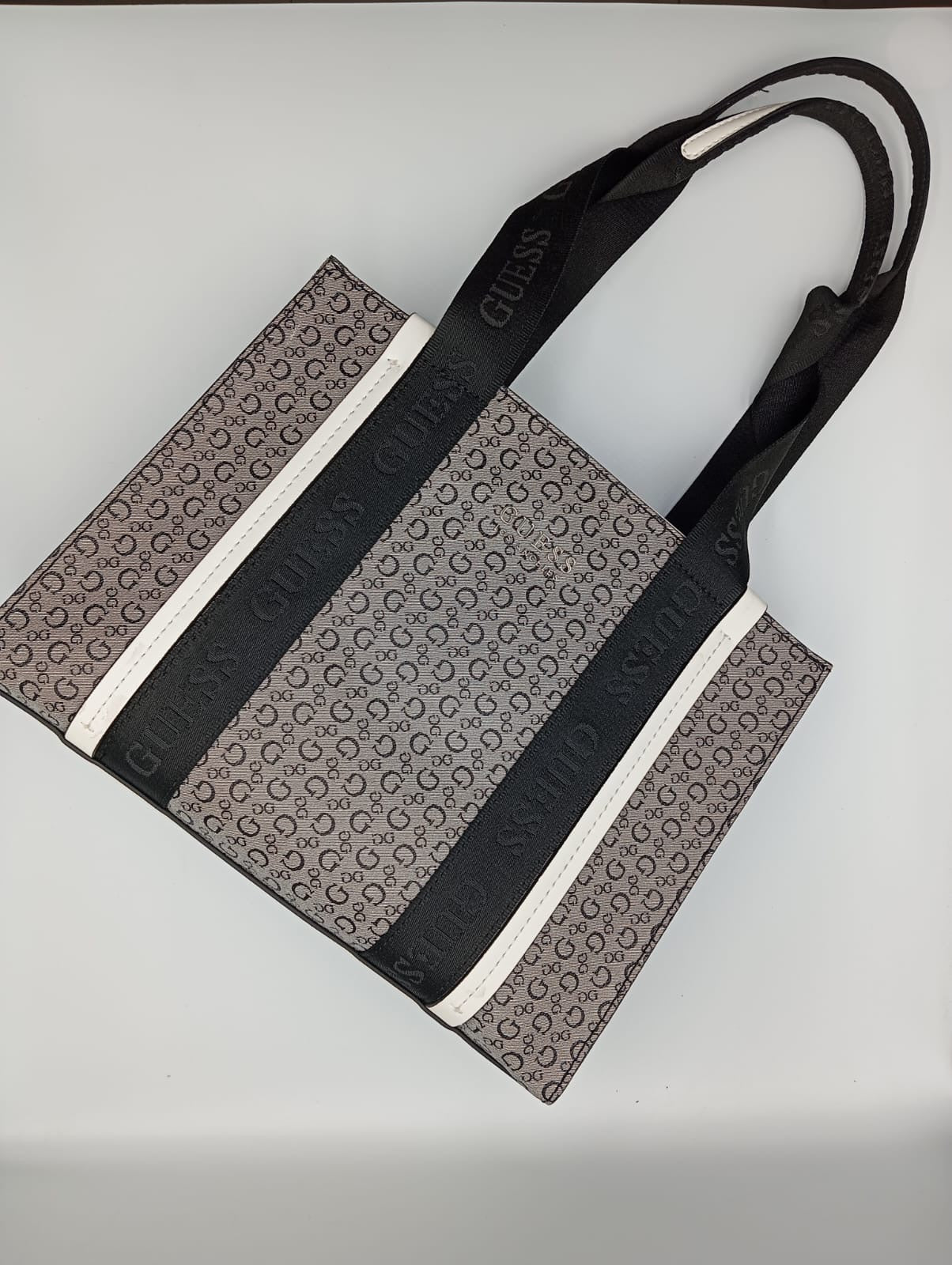 Guess Tote Sv881022