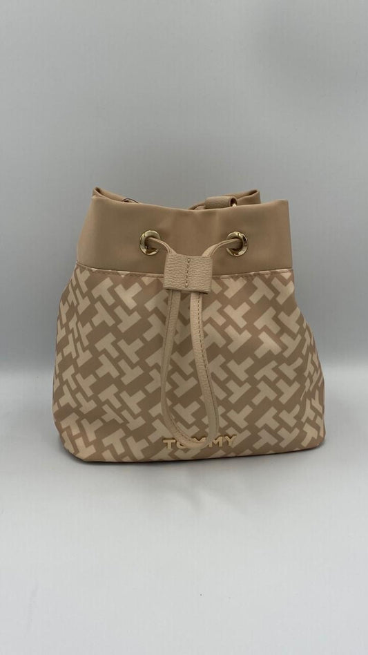 Bolso Tommy Hilfiger Iconic Monogram Bucket Bag