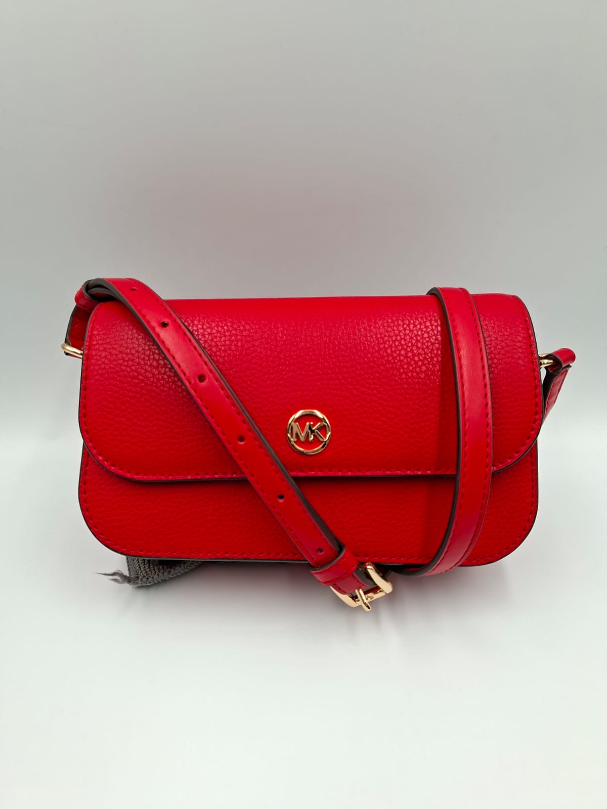 Michael Kors Jet Set Charm Small Oval Camera Bag