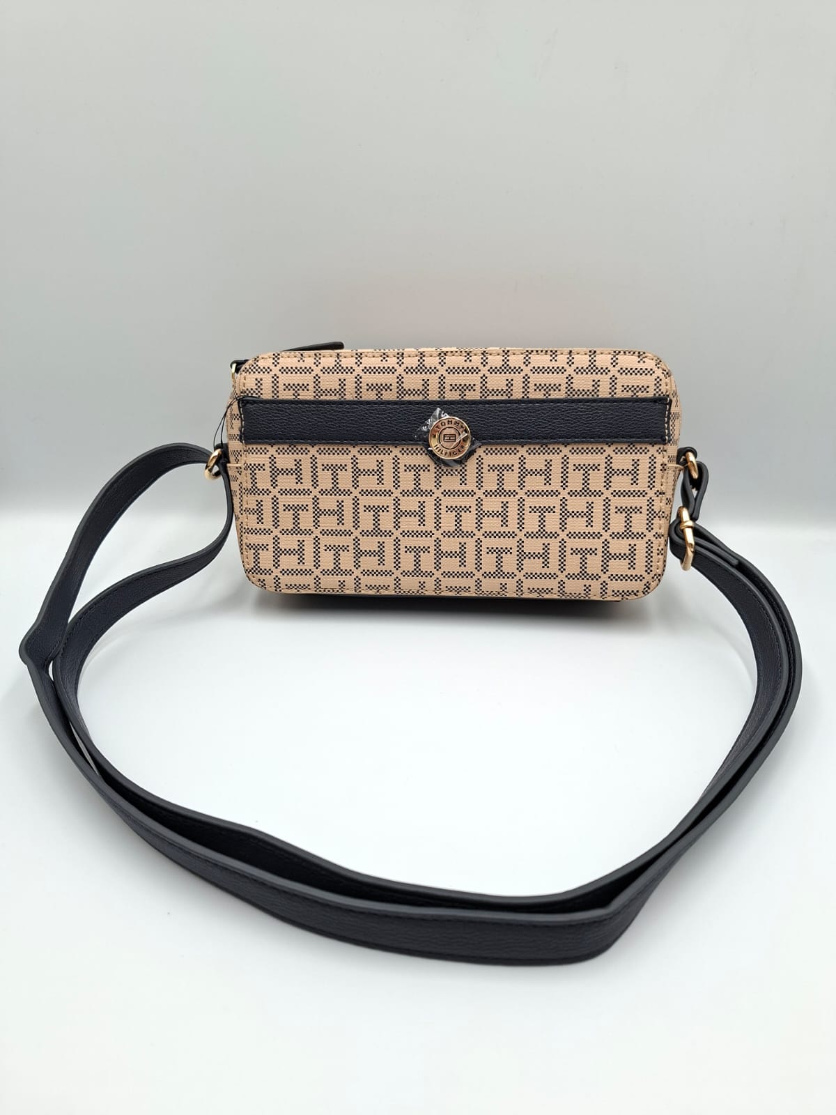 Tommy Hilfiger Camera Bag de la línea Monogram