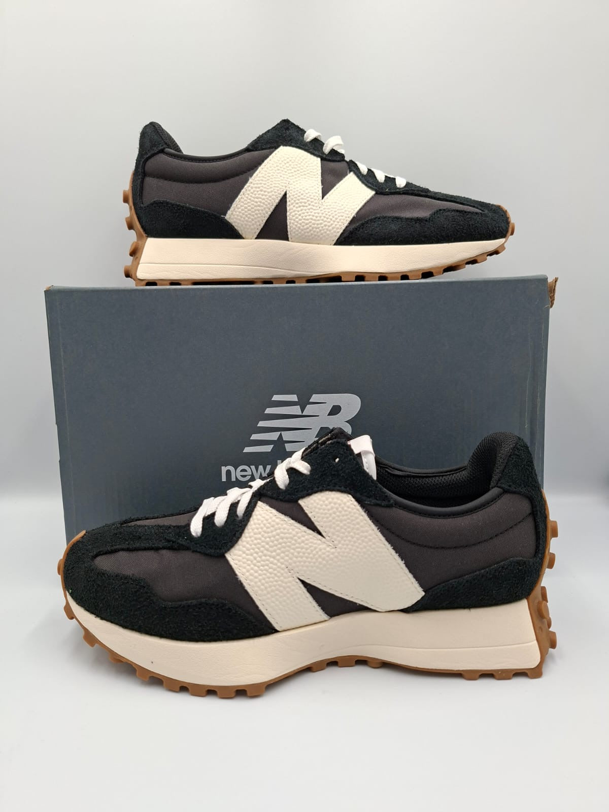 New Balance 327