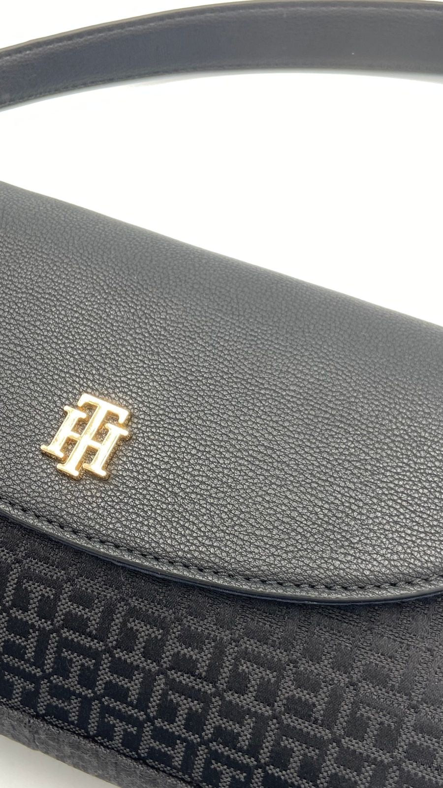 Bolso Tommy Hilfiger Poppy Monogram Shoulder Bag