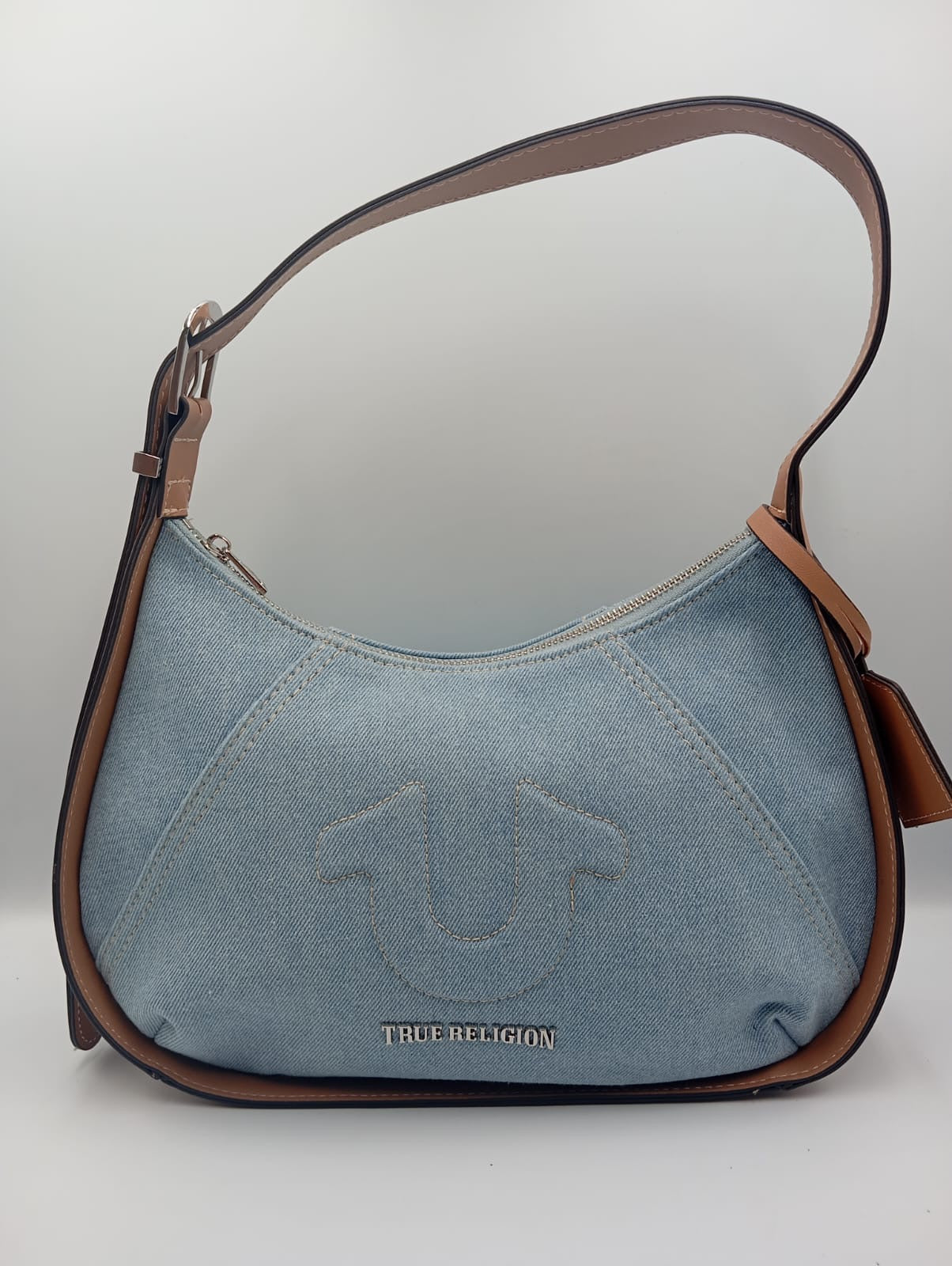 TRUE RELIGION bolso hobo con forma de herradura elevada