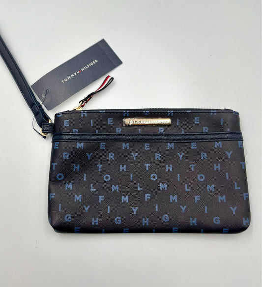 muñequera Tommy Hilfiger con monograma.