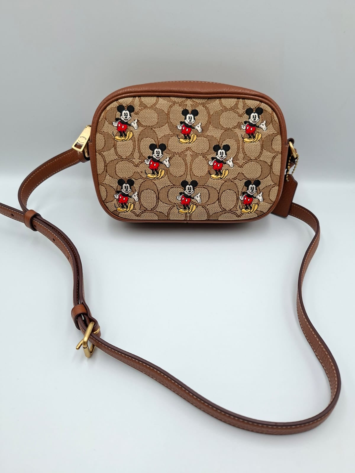 Coach Mini Camera Bag en Signature Canvas con Mickey Mouse