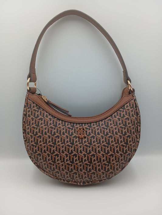 Bolso Tommy Hilfiger media luna monograma café
