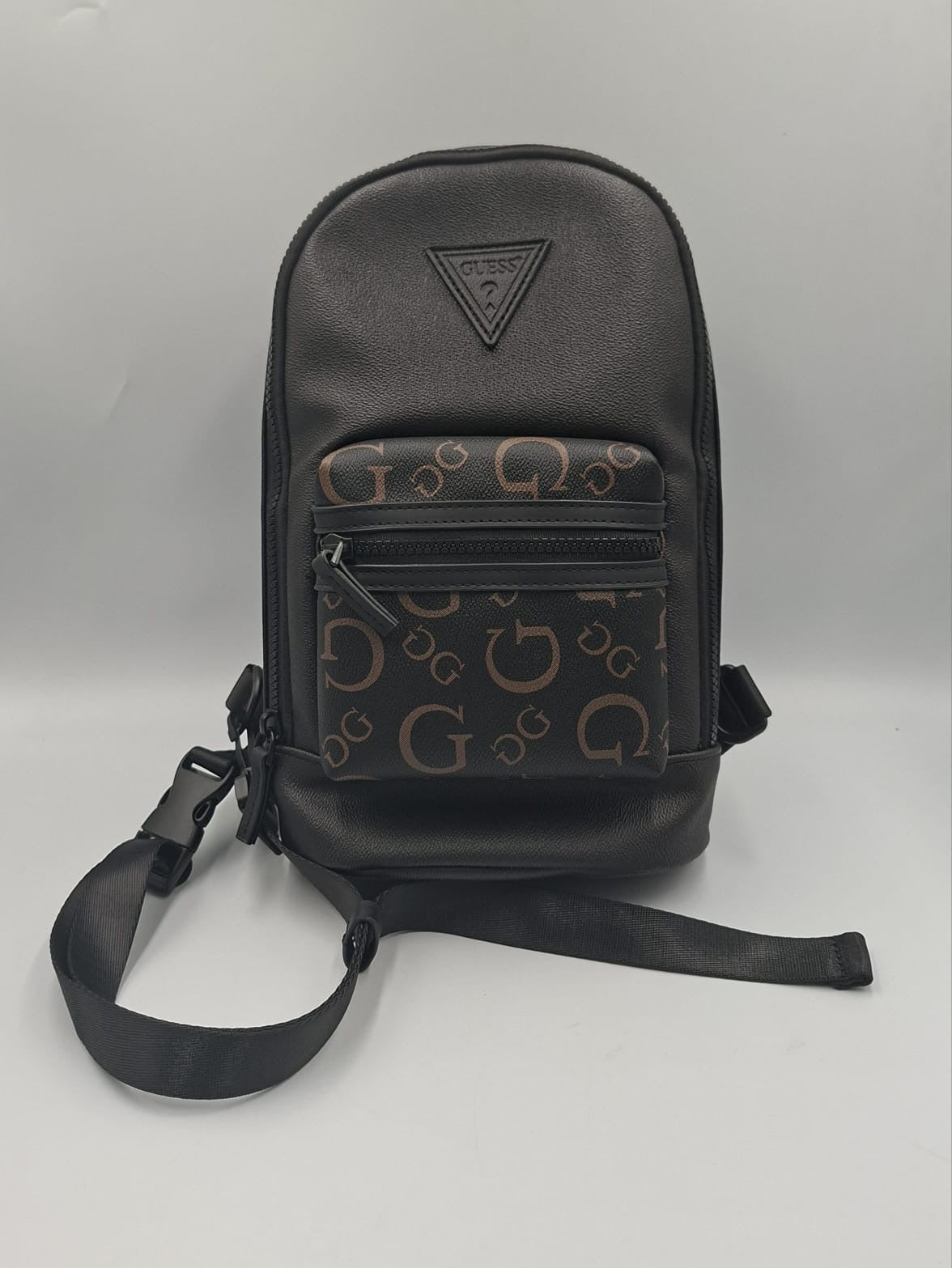 Pechera o mochila cruzada (Sling Bag) Guess