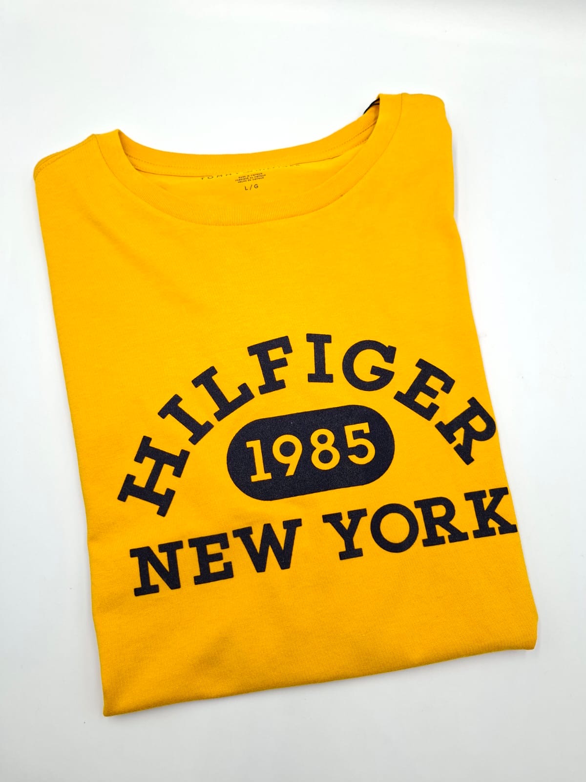 Hilfiger 1985 New York Graphic Playera