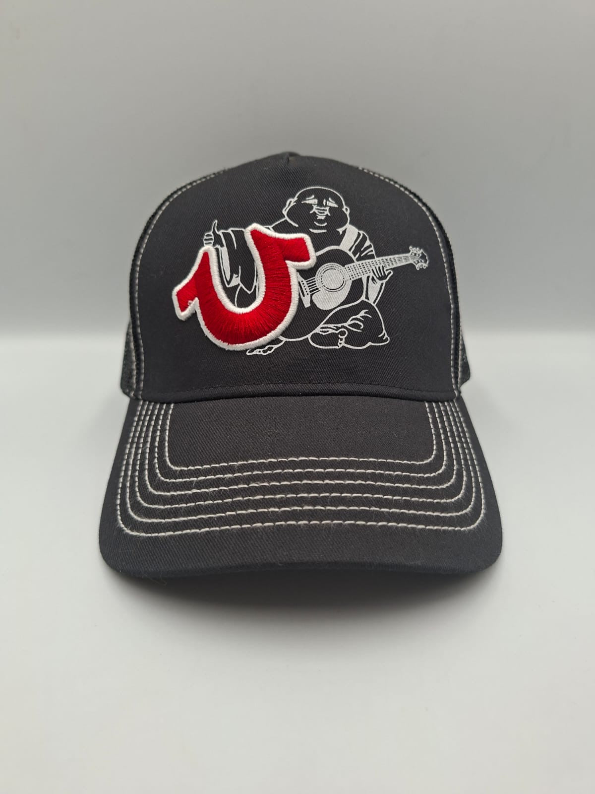 Gorra Trucker con logotipo de Buda y herradura True Religion