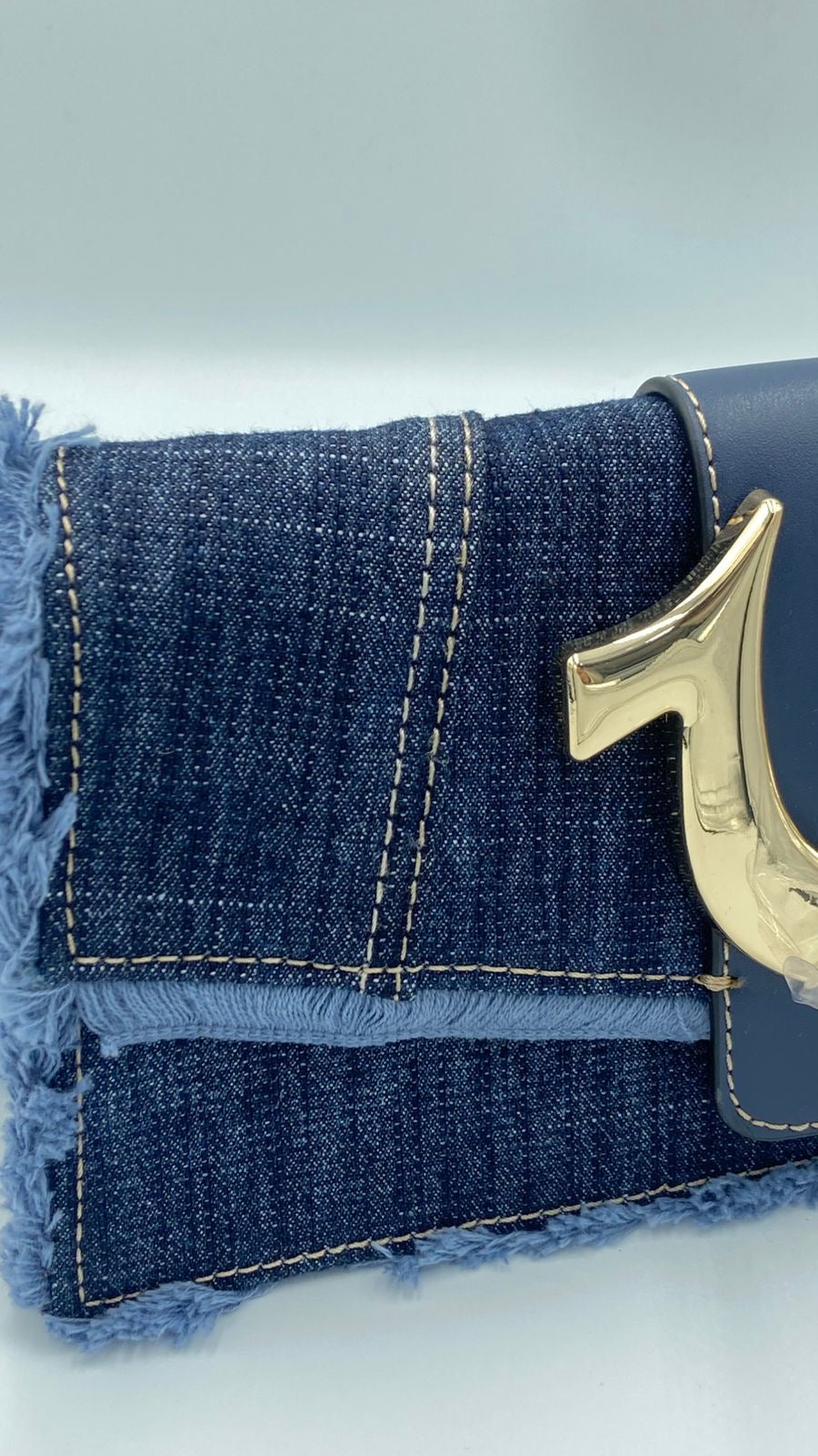 Bolso True Religion Frayed Denim Horseshoe Flap Shoulder Bag
