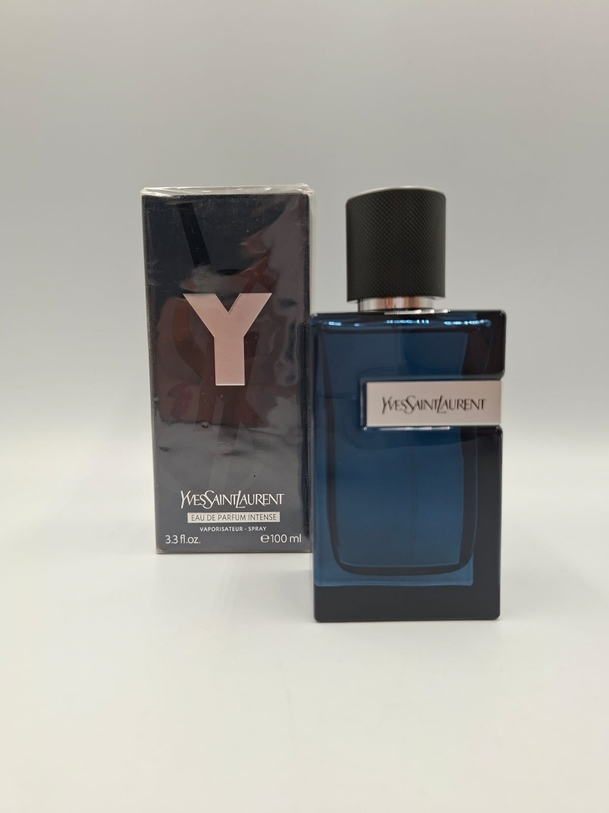 Y de Yves Saint Laurent (YSL) Eau de Parfum Intense en su presentación de 100 ml (3.3 fl oz)