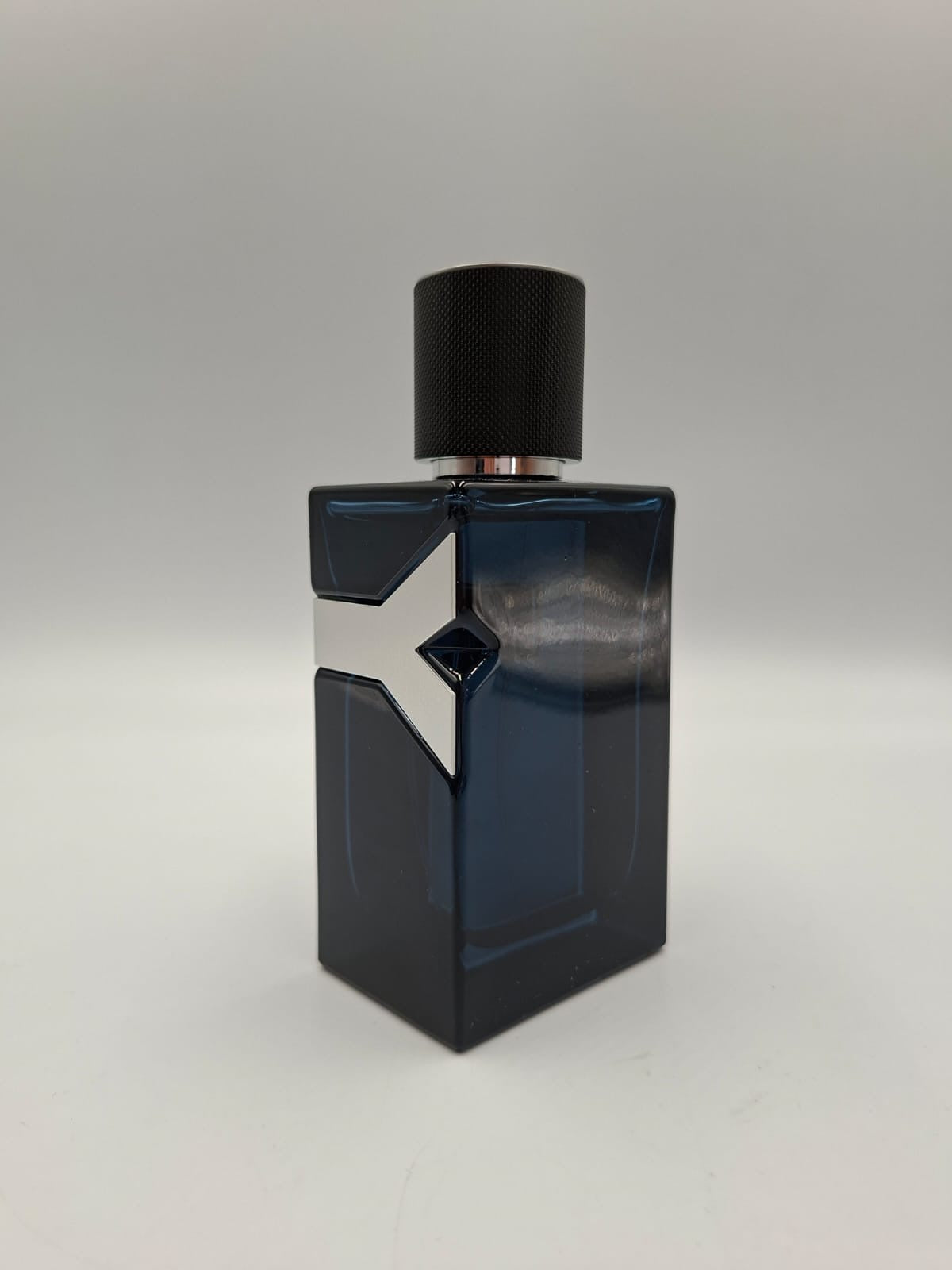 Y de Yves Saint Laurent (YSL) Eau de Parfum Intense en su presentación de 100 ml (3.3 fl oz)