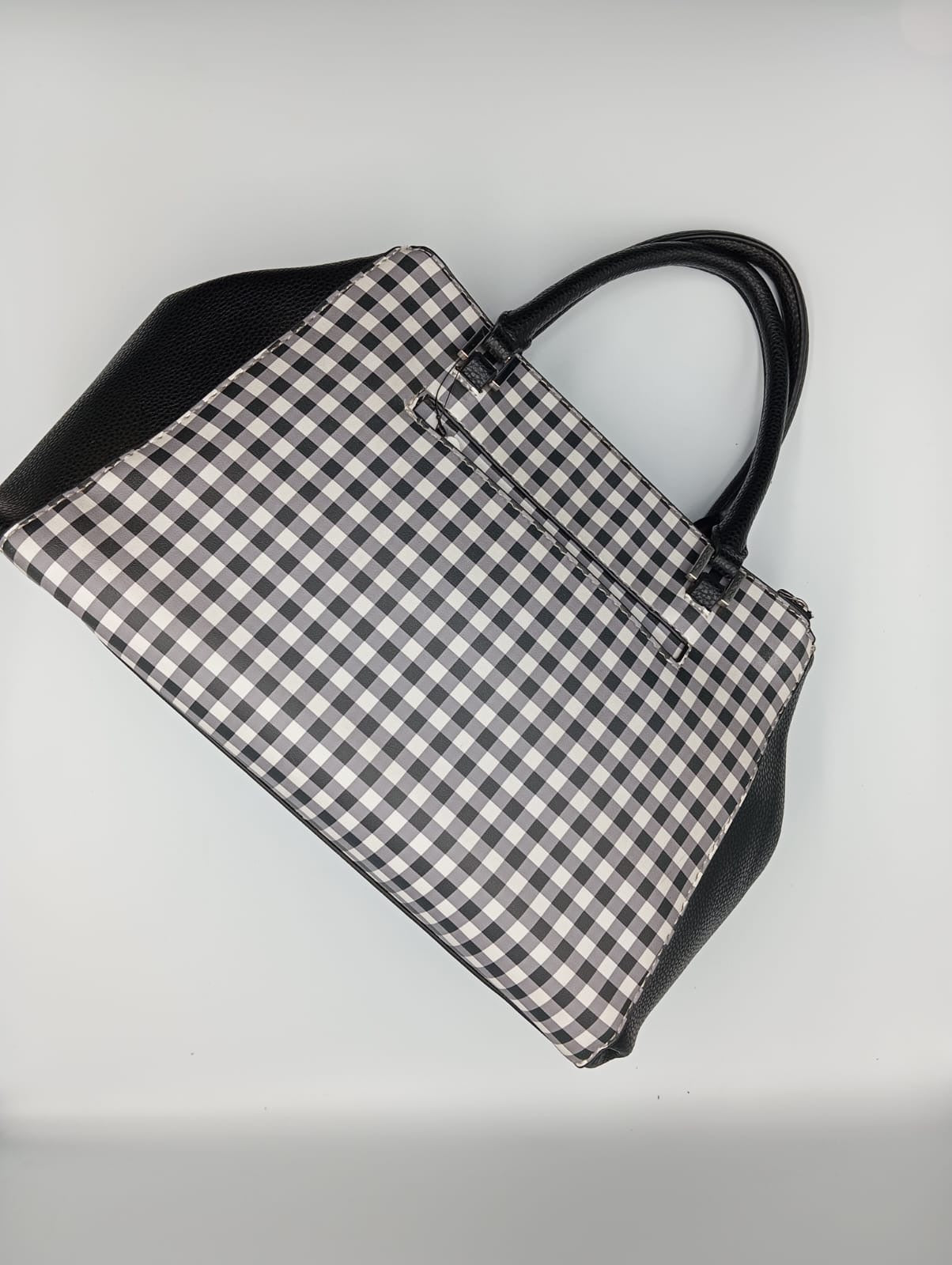 Guess Cuadros Negra