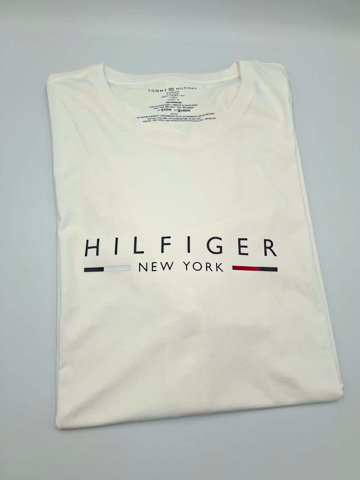 Playera Tommy Hilfiger 
HILFIGER New York Graphic Te