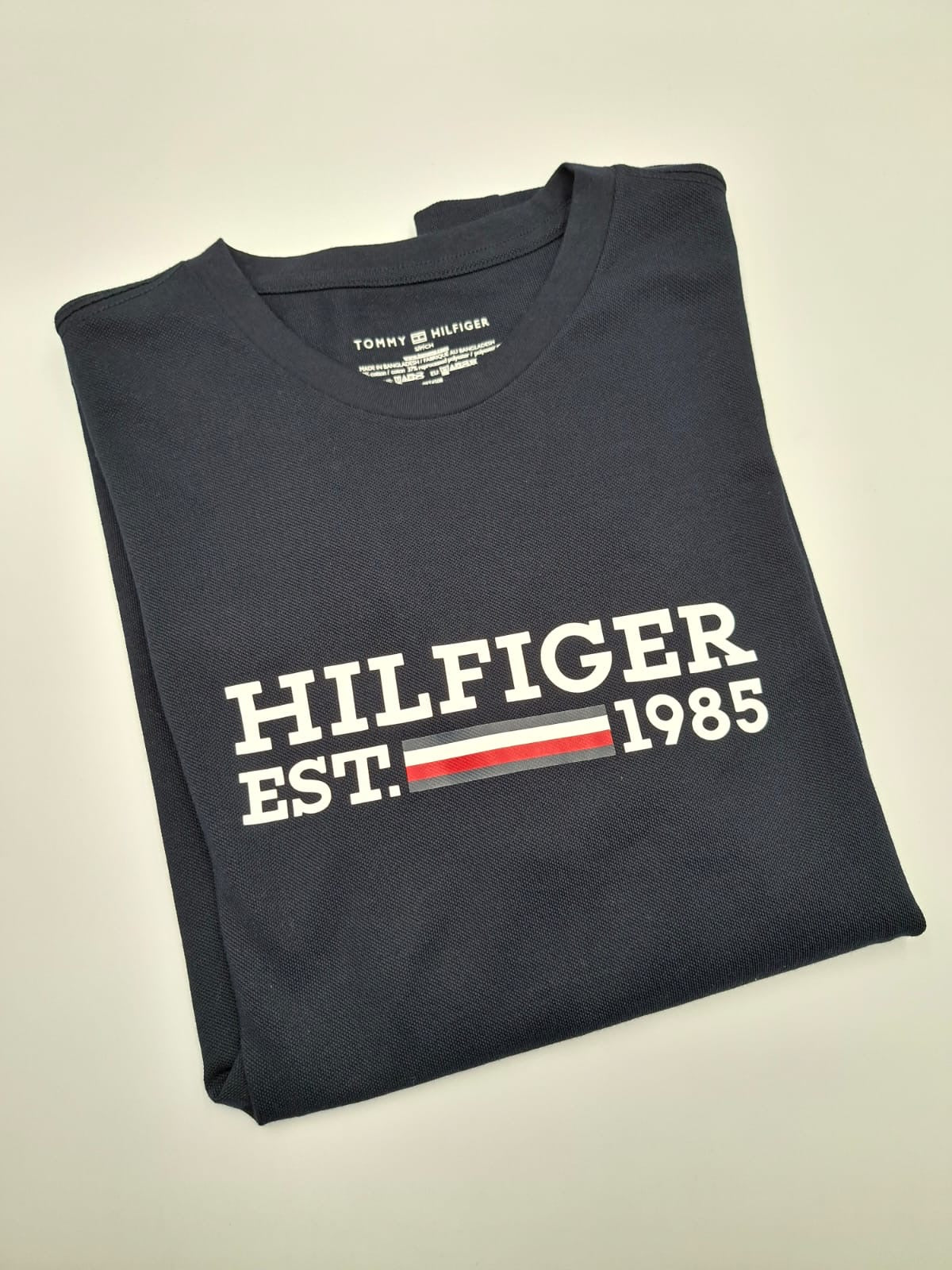 Tommy Hilfiger Est. 1985 Graphic Playera