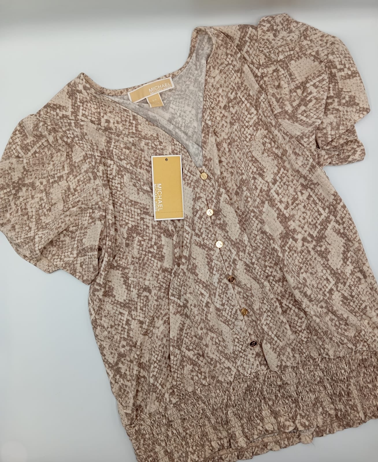 Blusa Calvin Klein estampado piel de serpiente