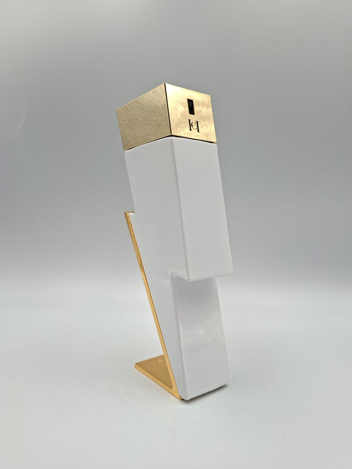 ad Boy Sparkling Ice de Carolina Herrera, una edición limitada en su presentación de 100 ml (3.4 fl oz)