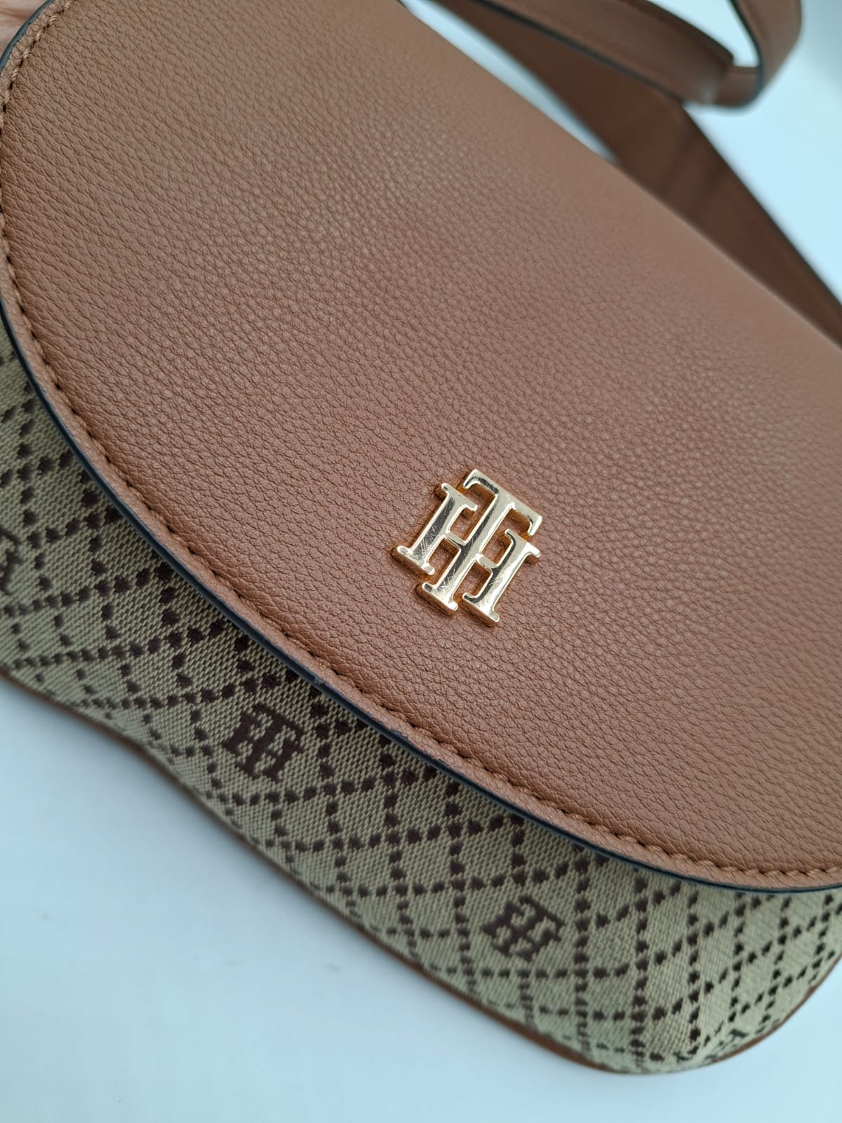 Tommy Hilfiger Flap Croosbody