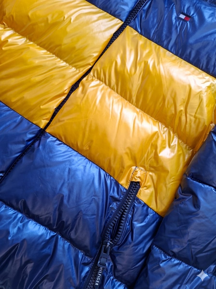 Chamarra PUFFER con bloques de color de Tommy Hilfiger
