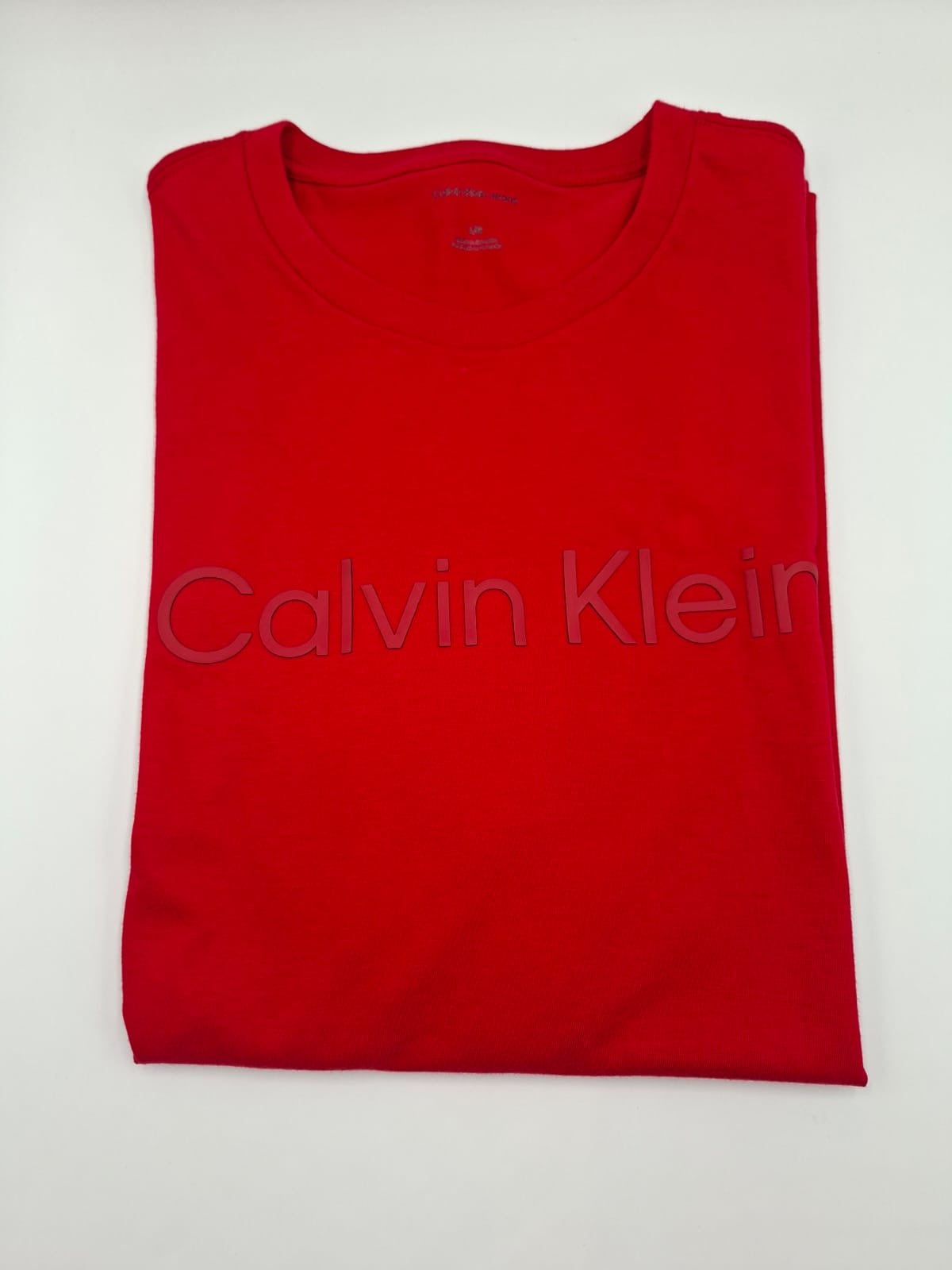Playera Calvin Klein Jeans con Logotipo en Relieve (Tonal Logo)