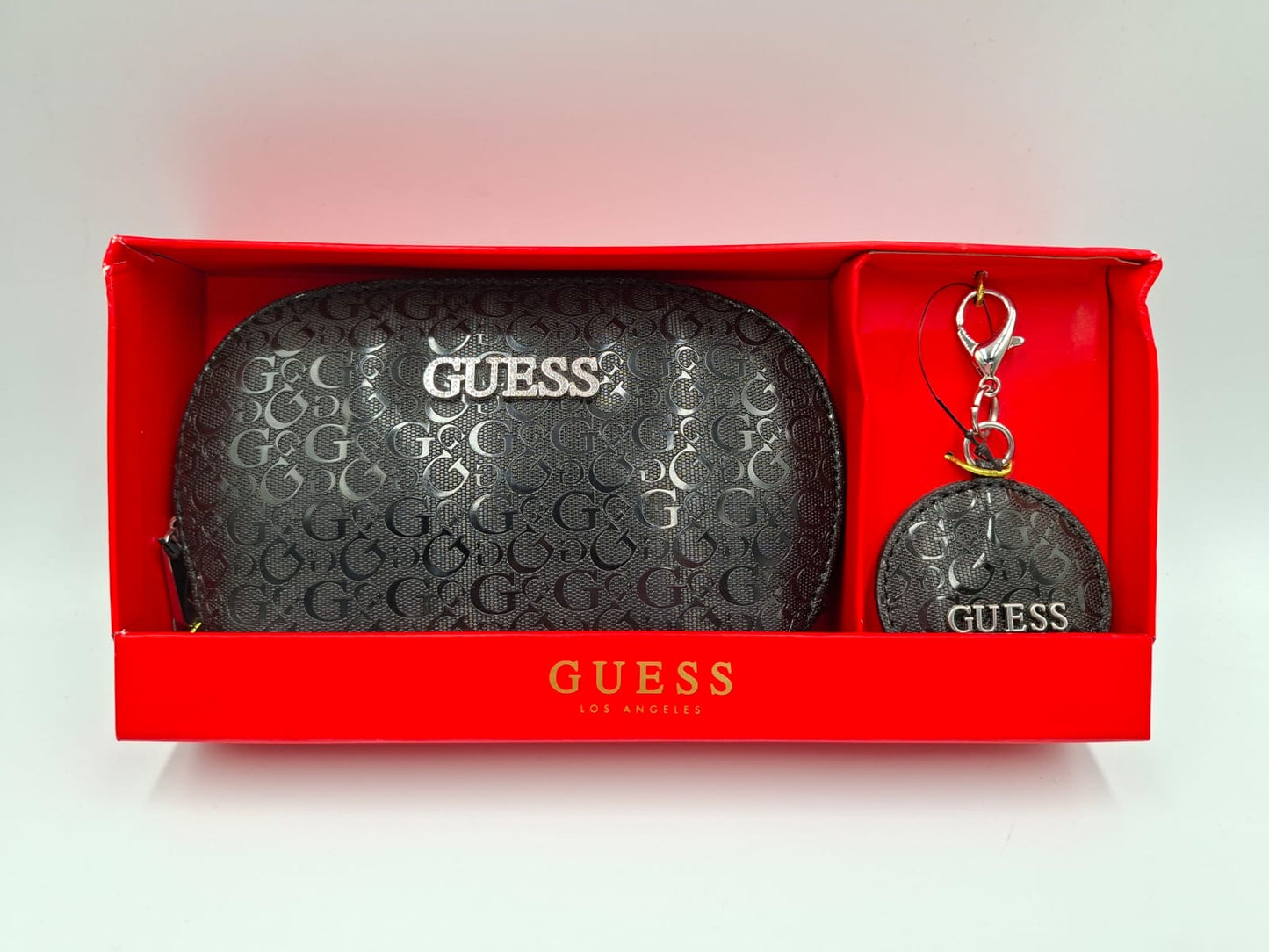 Guess Pouch & Keychain Gift Set (Set de regalo de cosmetiquera y llavero)