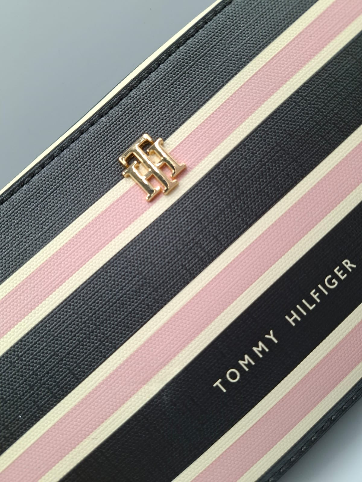 Tommy Hilfiger Life Camera Bag (Striped Edition)
