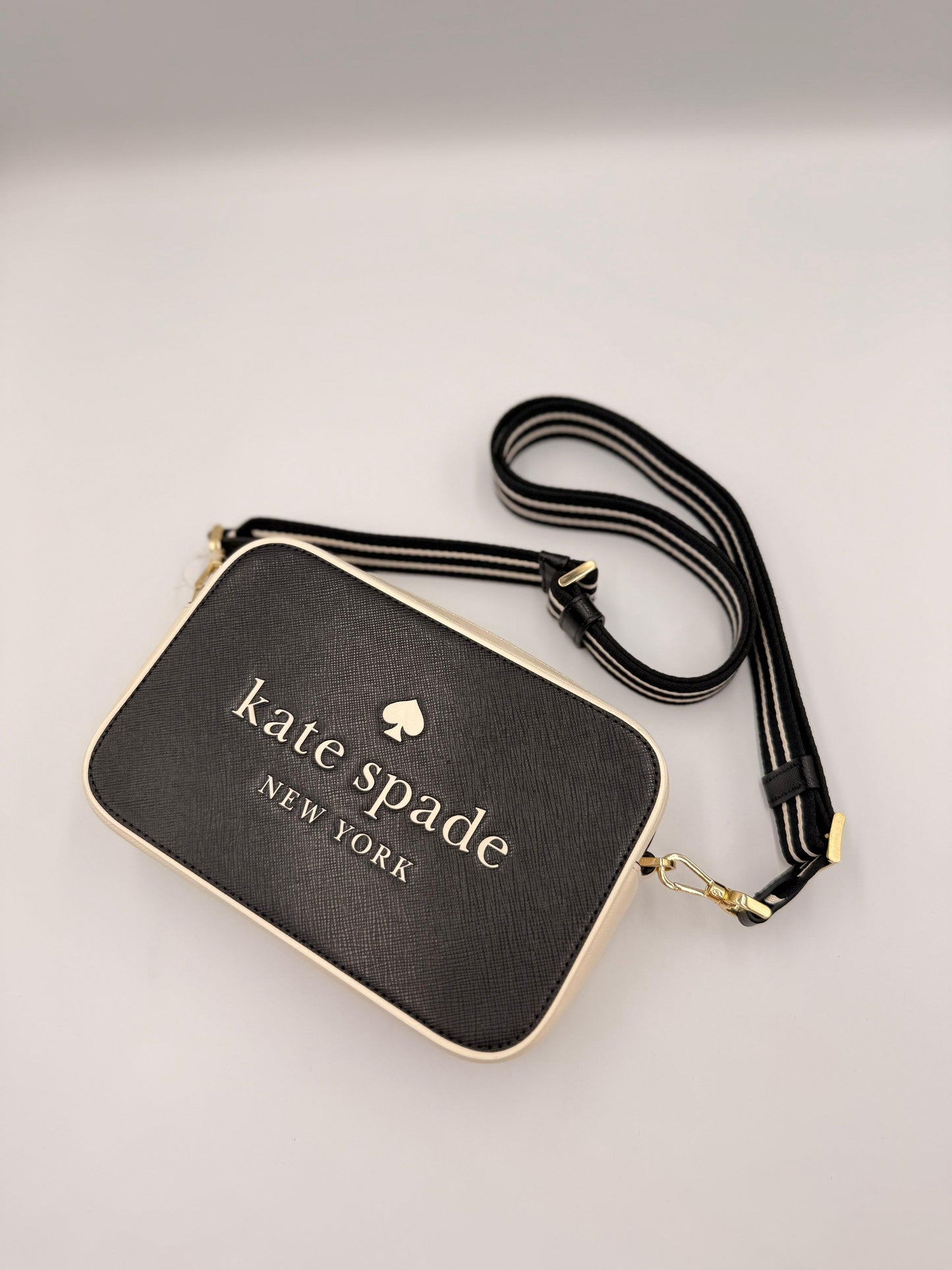 Kate Spade New York Oh Snap Colorblock.
