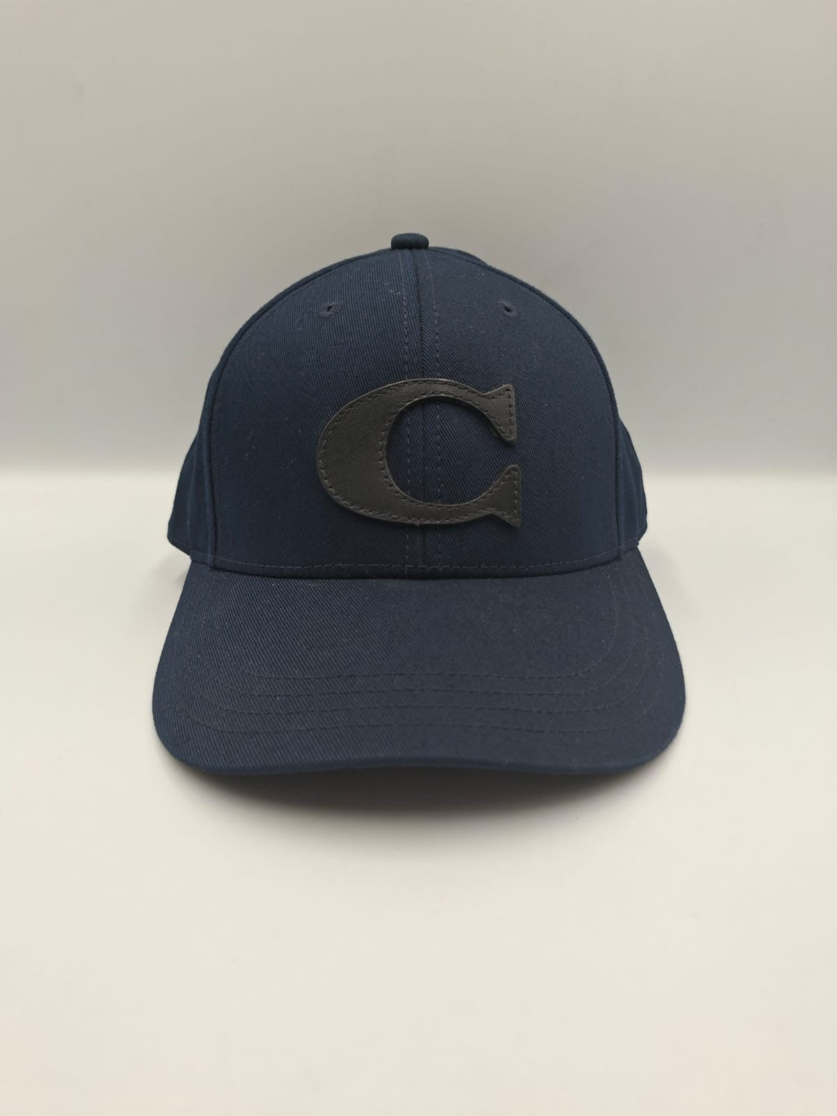 Gorra COACH de béisbol con parche de la inicial "C"