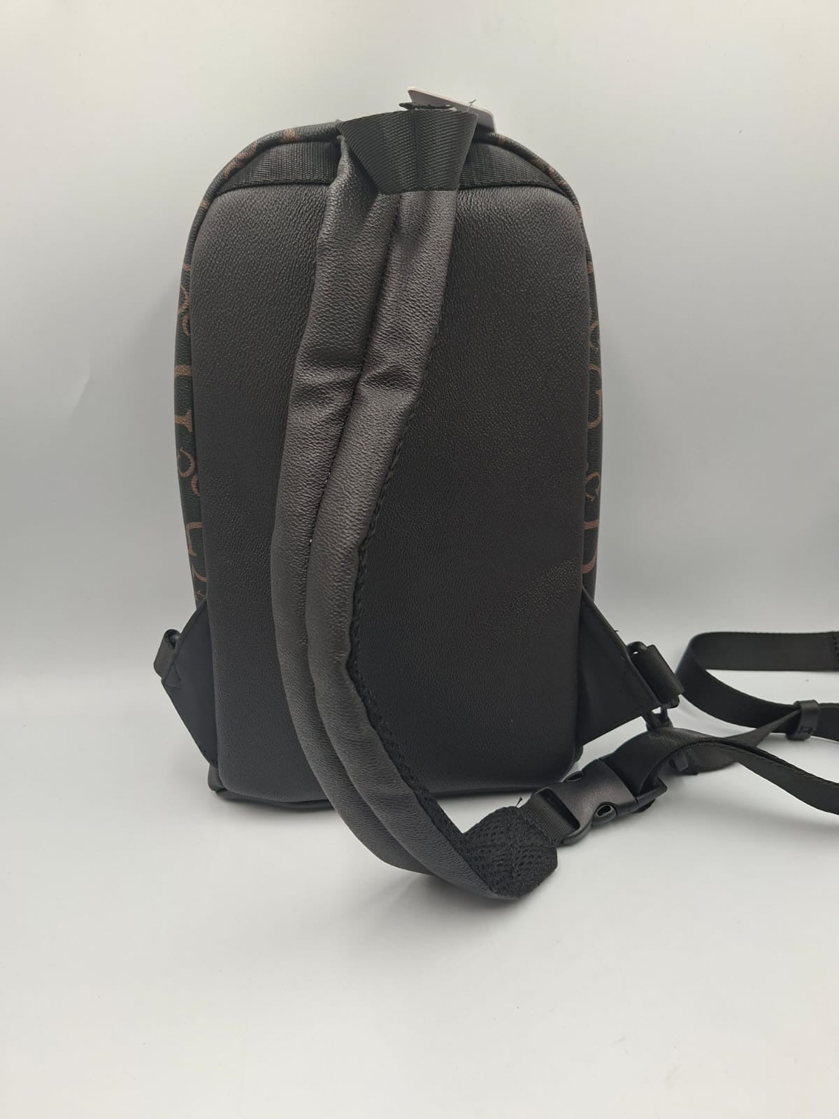 Pechera o mochila cruzada (Sling Bag) Guess