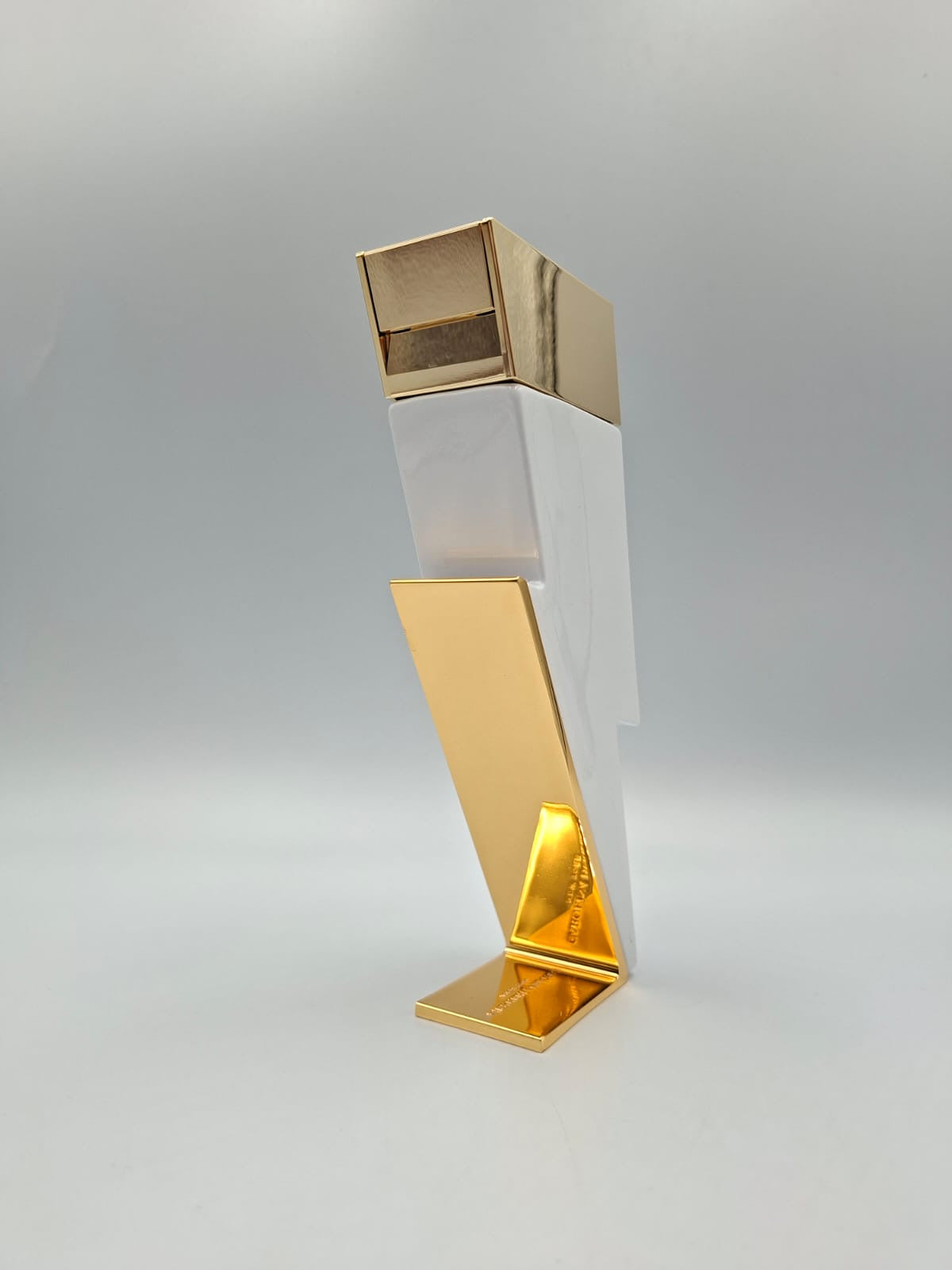 ad Boy Sparkling Ice de Carolina Herrera, una edición limitada en su presentación de 100 ml (3.4 fl oz)