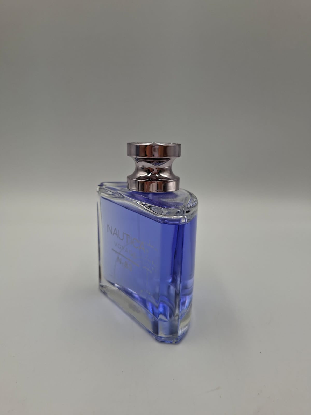 Nautica Voyage N-83 en su presentación de 100 ml (3.3 fl oz)