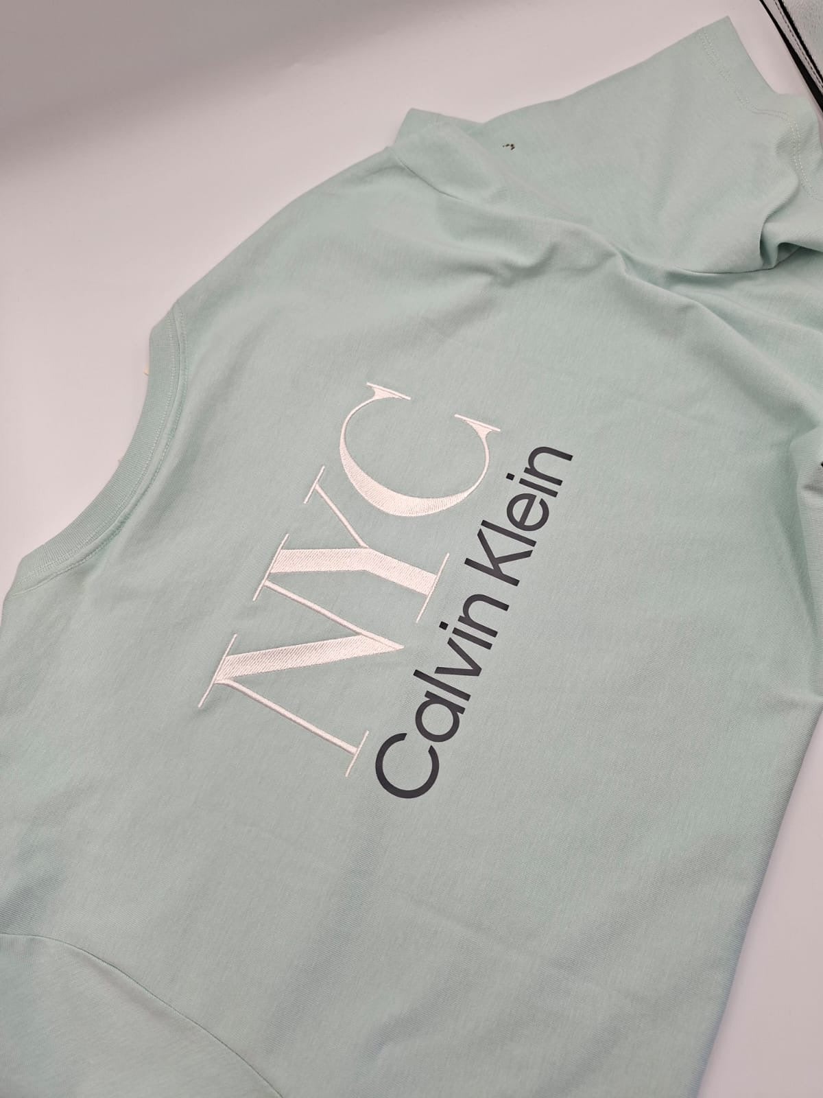 Playera Calvin Klein Jeans con Logotipo NYC Chest