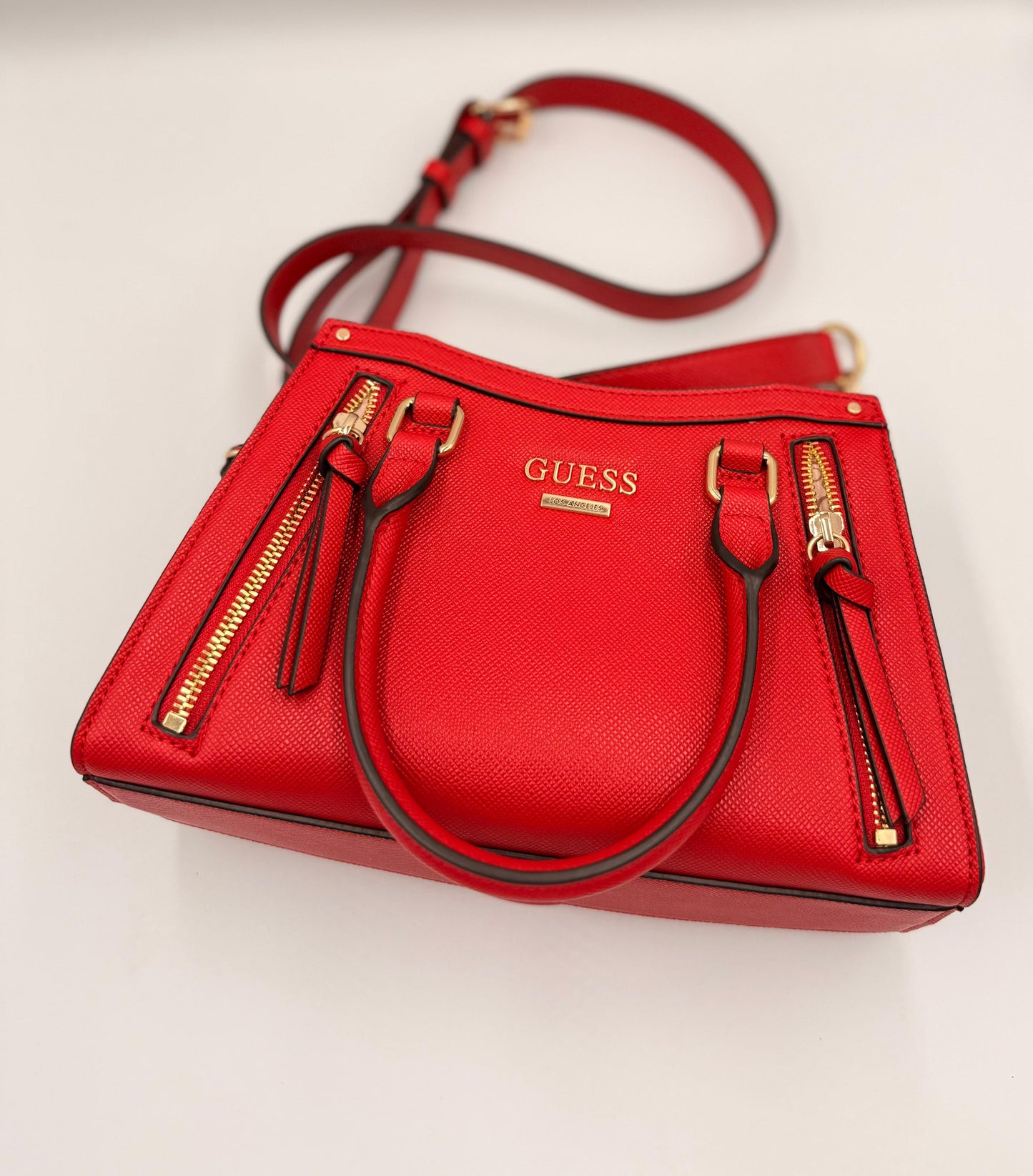 bolso Guess Wrenley Small Satchel.