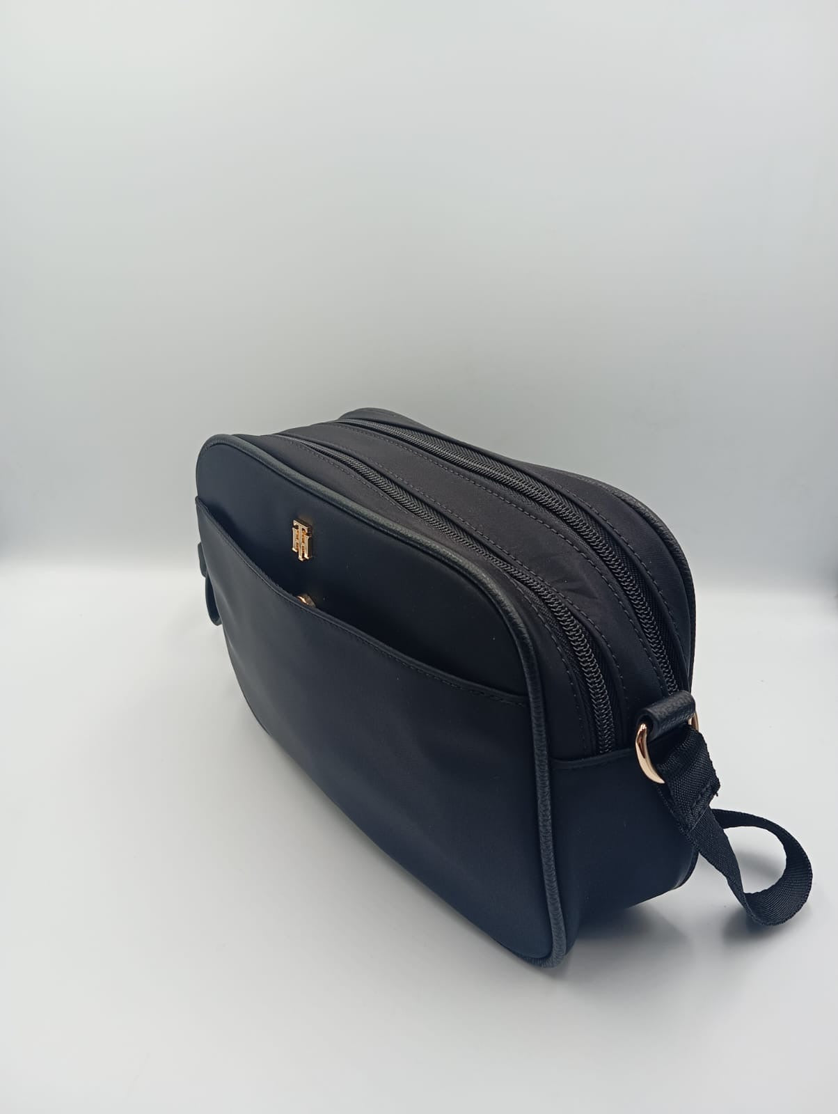 Tommy Hilfiger mod. Cynthia Camera Bag negra