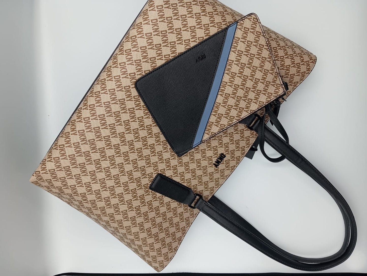 DKNY Bolso De Mano Irene Grande p/laptop